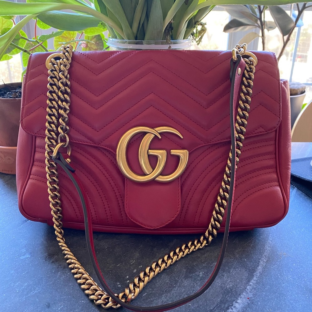 GG Marmont Medium Shoulder Bag